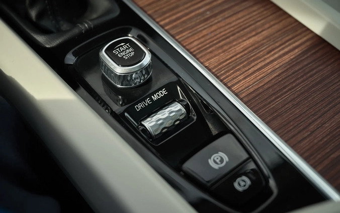 Volvo XC 60 cena 126800 przebieg: 103000, rok produkcji 2019 z Zduny małe 667